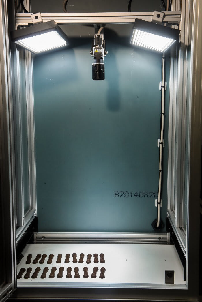 Cabine fechada com luz direta angulada